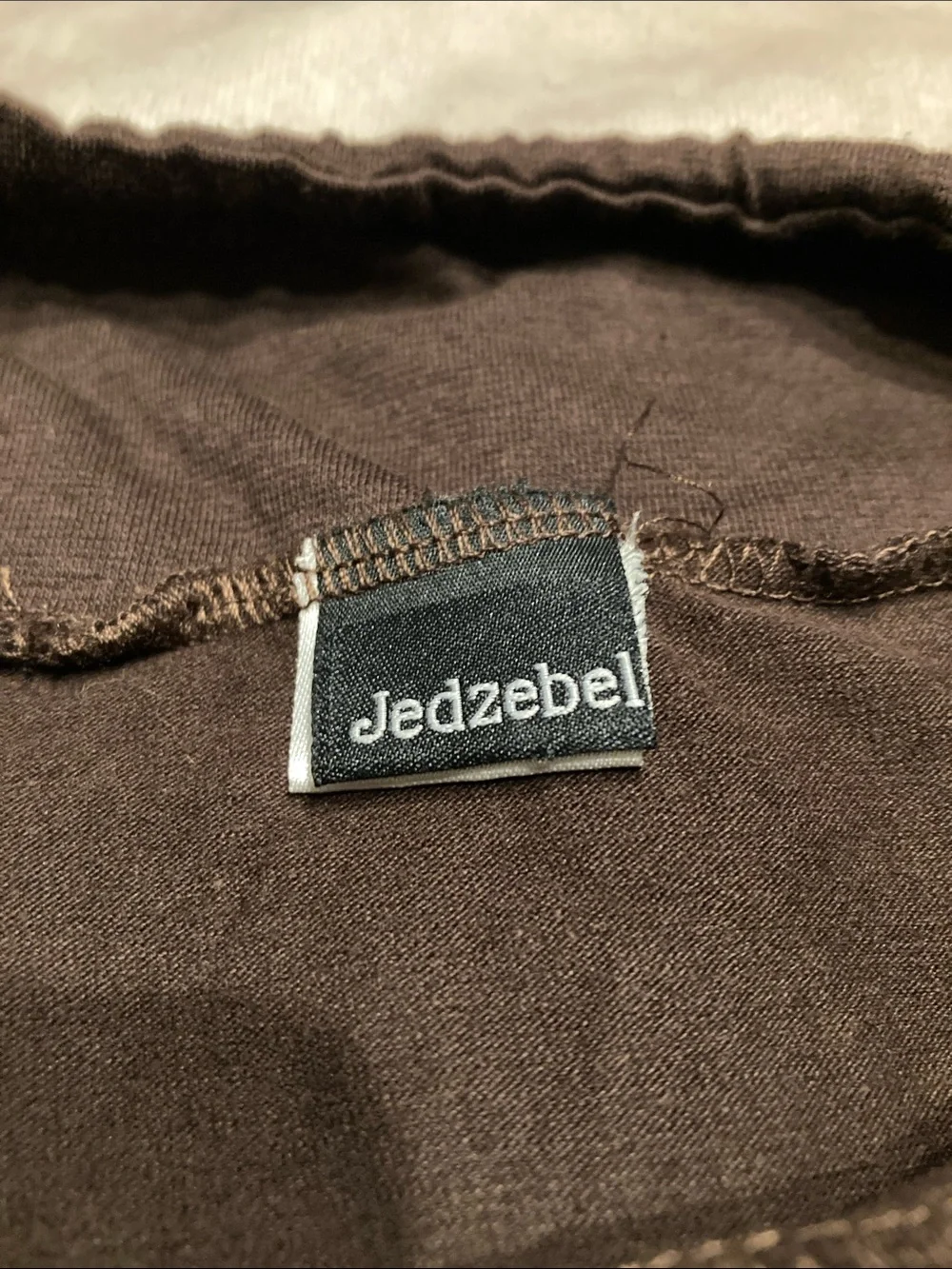 Jedzebel brown mini