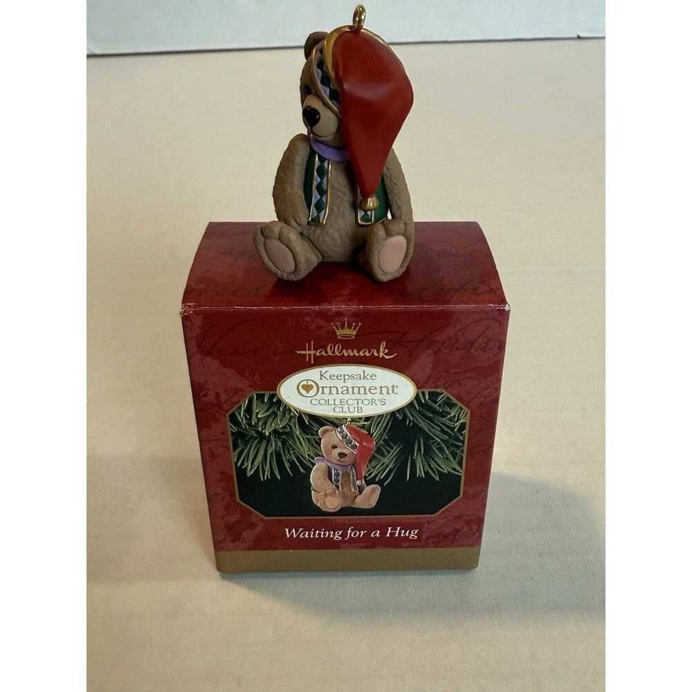 1999 Hallmark Ornaments Waiting For A Hug Keepsake Ornament Collector's Club VTG