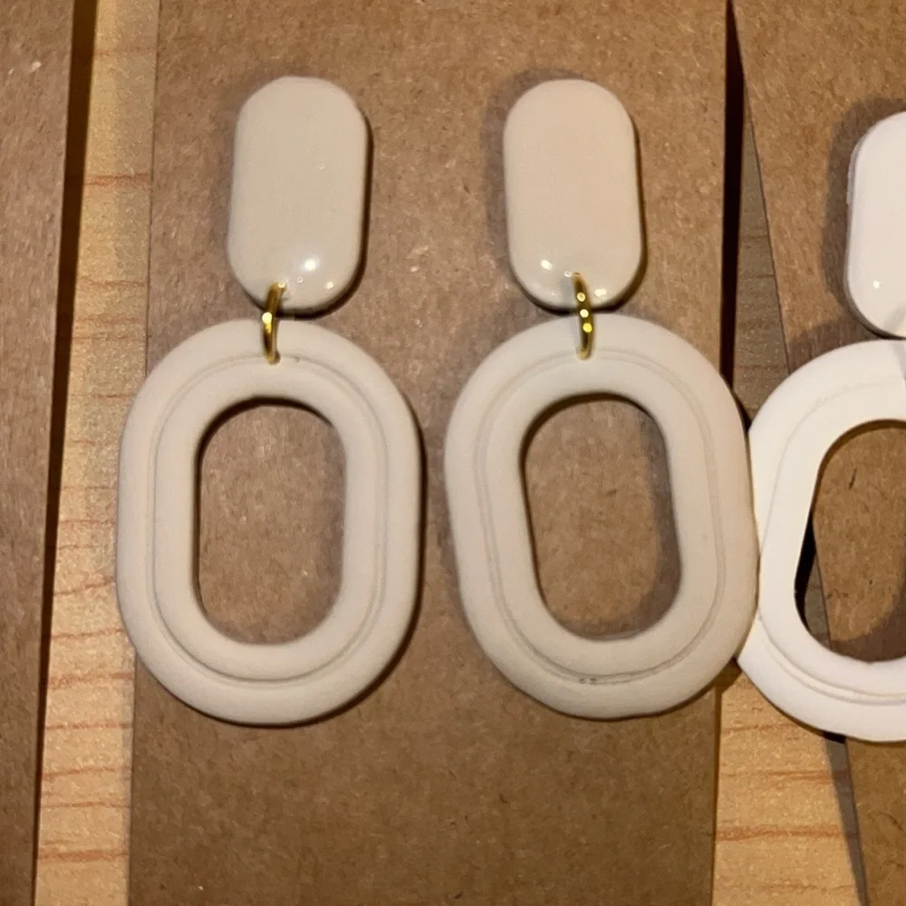N/A elongated earrings