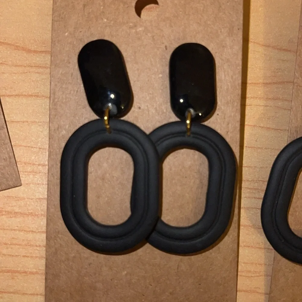 N/A elongated earrings