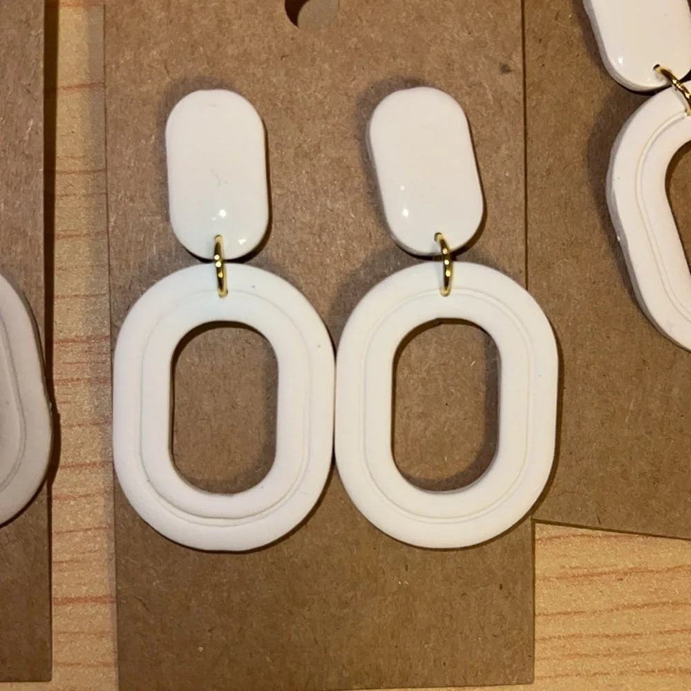 N/A elongated earrings