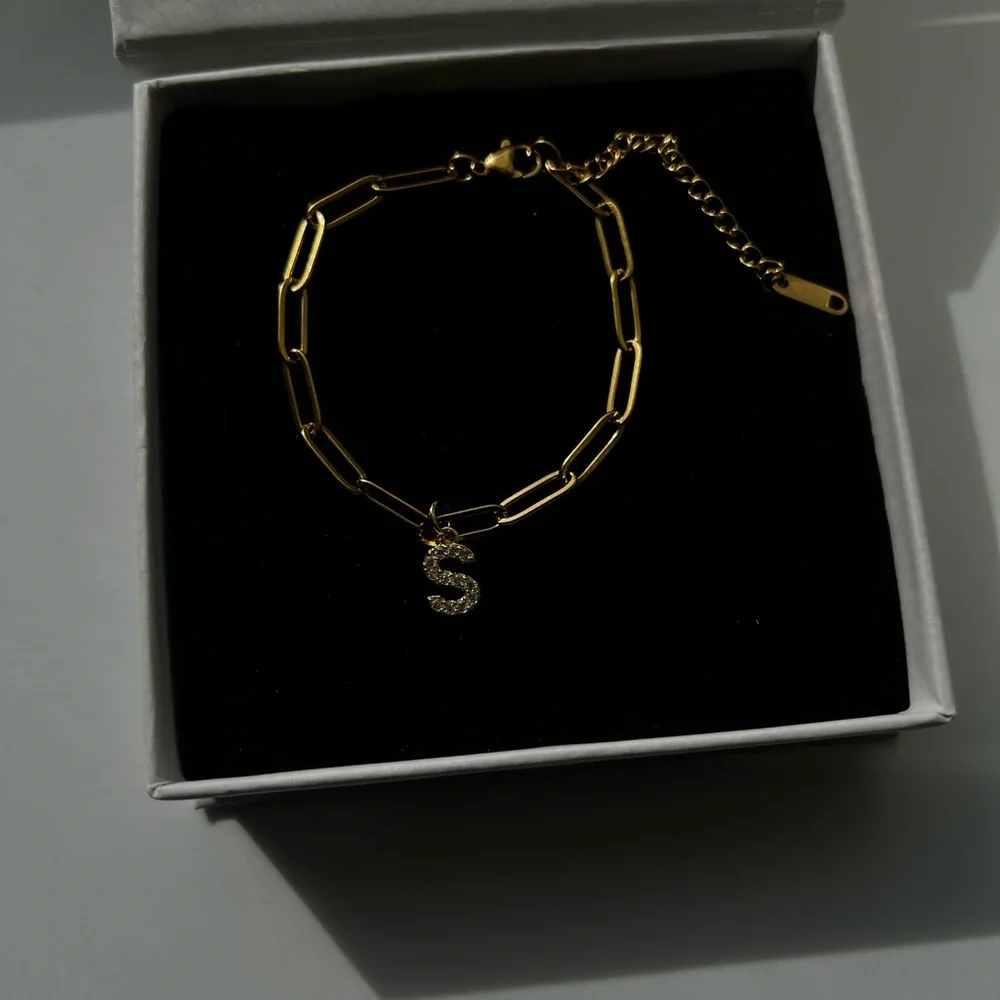 N/A elegant gold