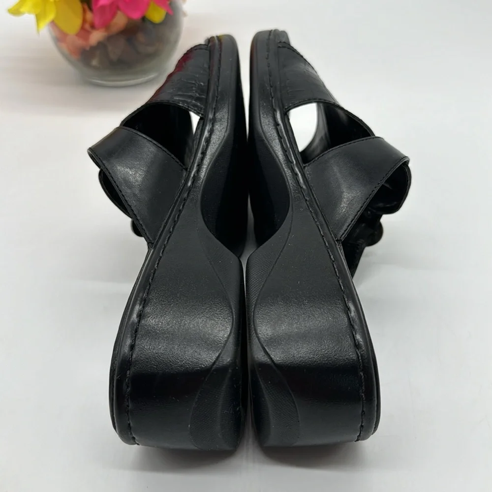 Clarks slip sandals