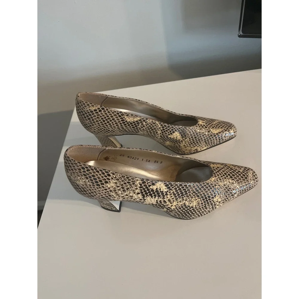 Lord & Taylor sophisticated pointed