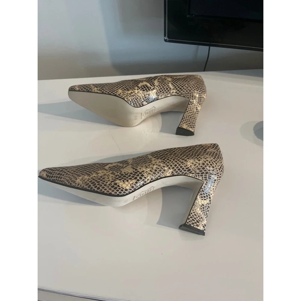 Lord & Taylor sophisticated pointed