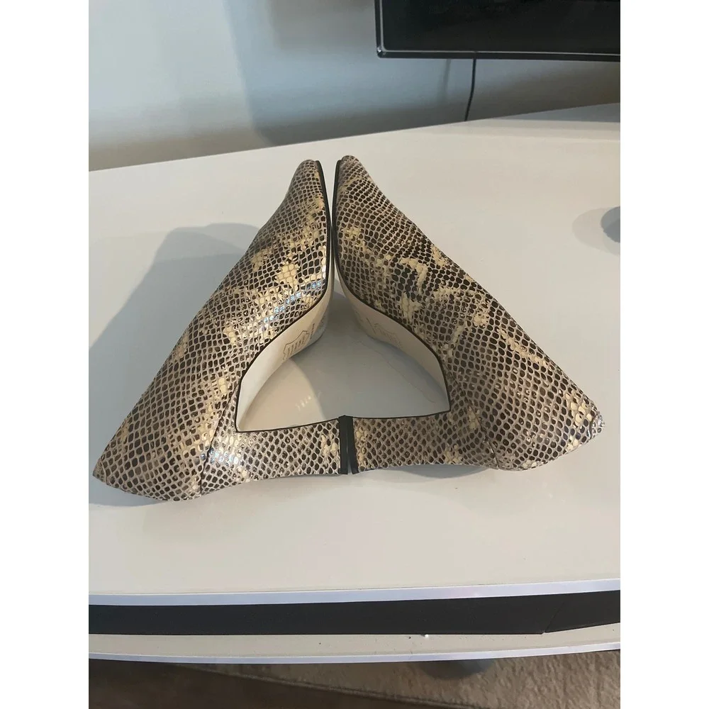 Lord & Taylor sophisticated pointed