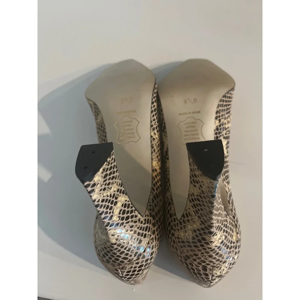 Lord & Taylor sophisticated pointed