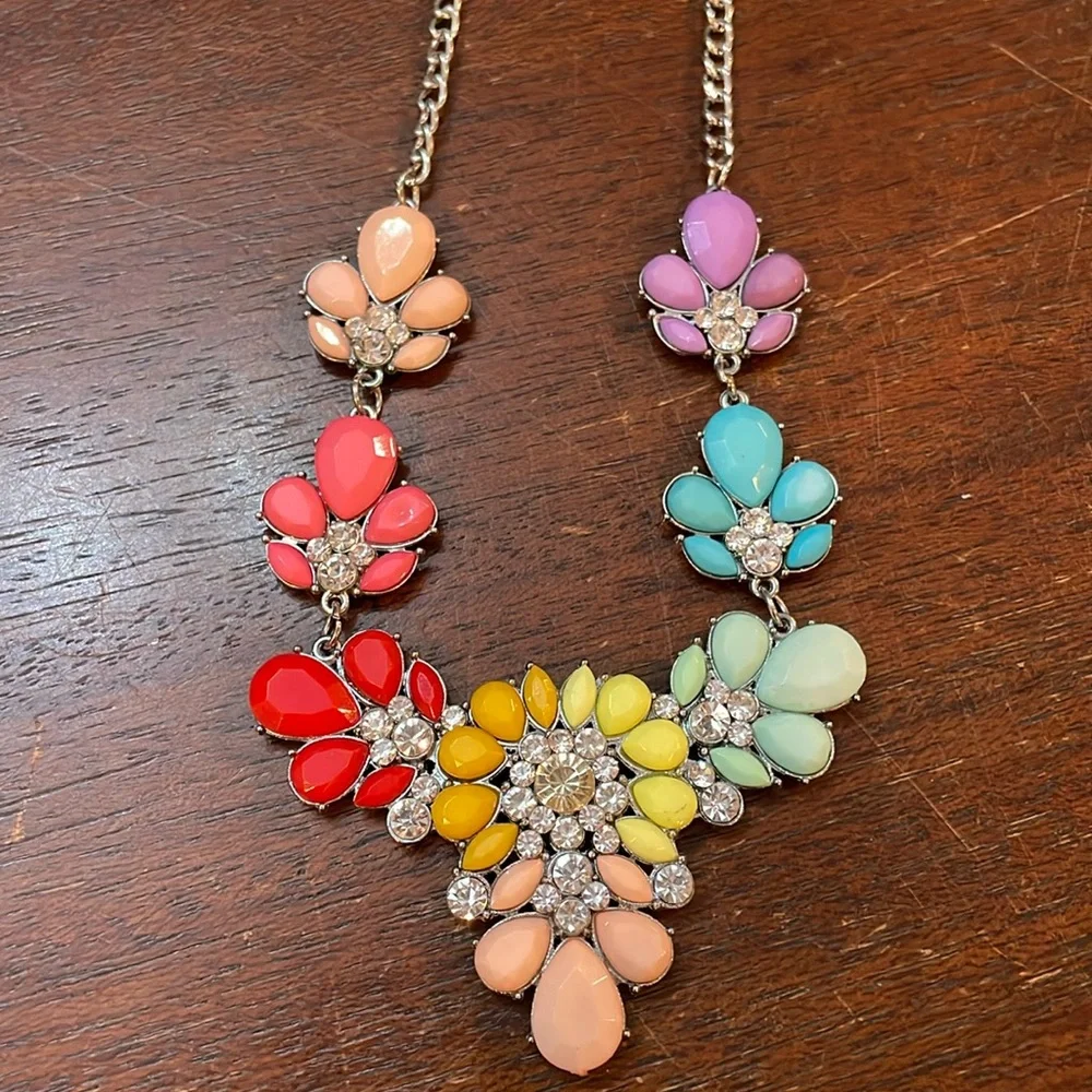 Floral necklace with‎ beautiful details