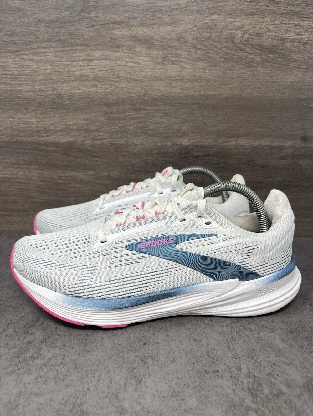 Brooks Revel 8 White Moonlight Pink Size 9 Womens Running Shoes Sneakers