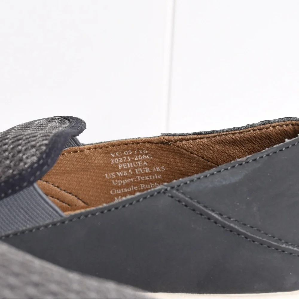 OluKai women slip