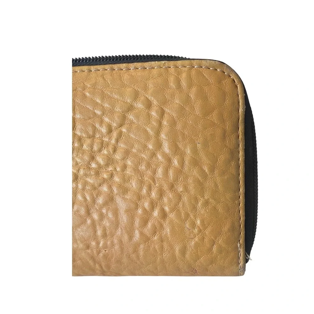 Steve Madden zip exterior
