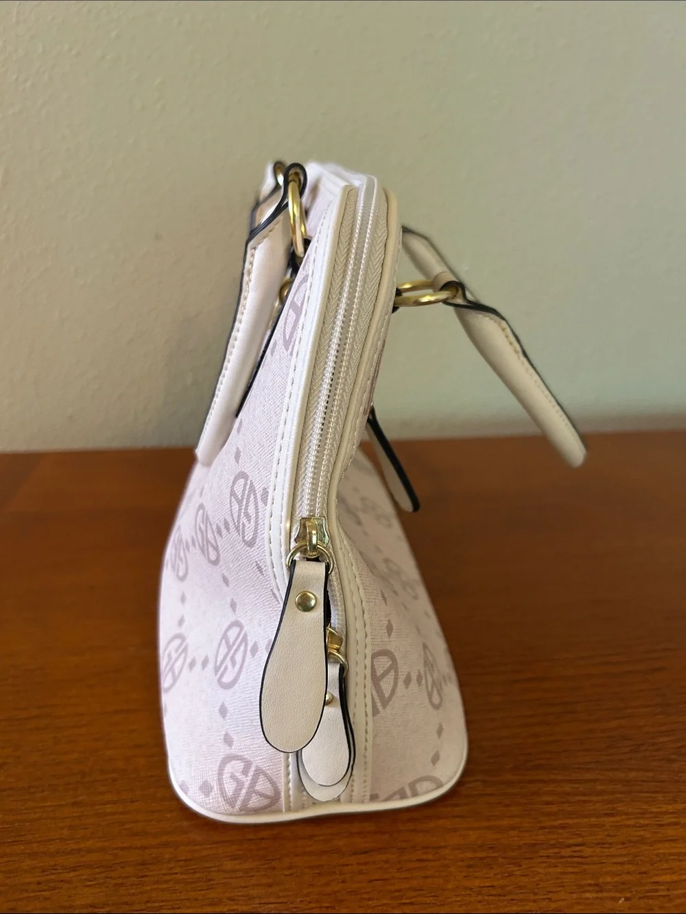 Giani Bernini stylish cream