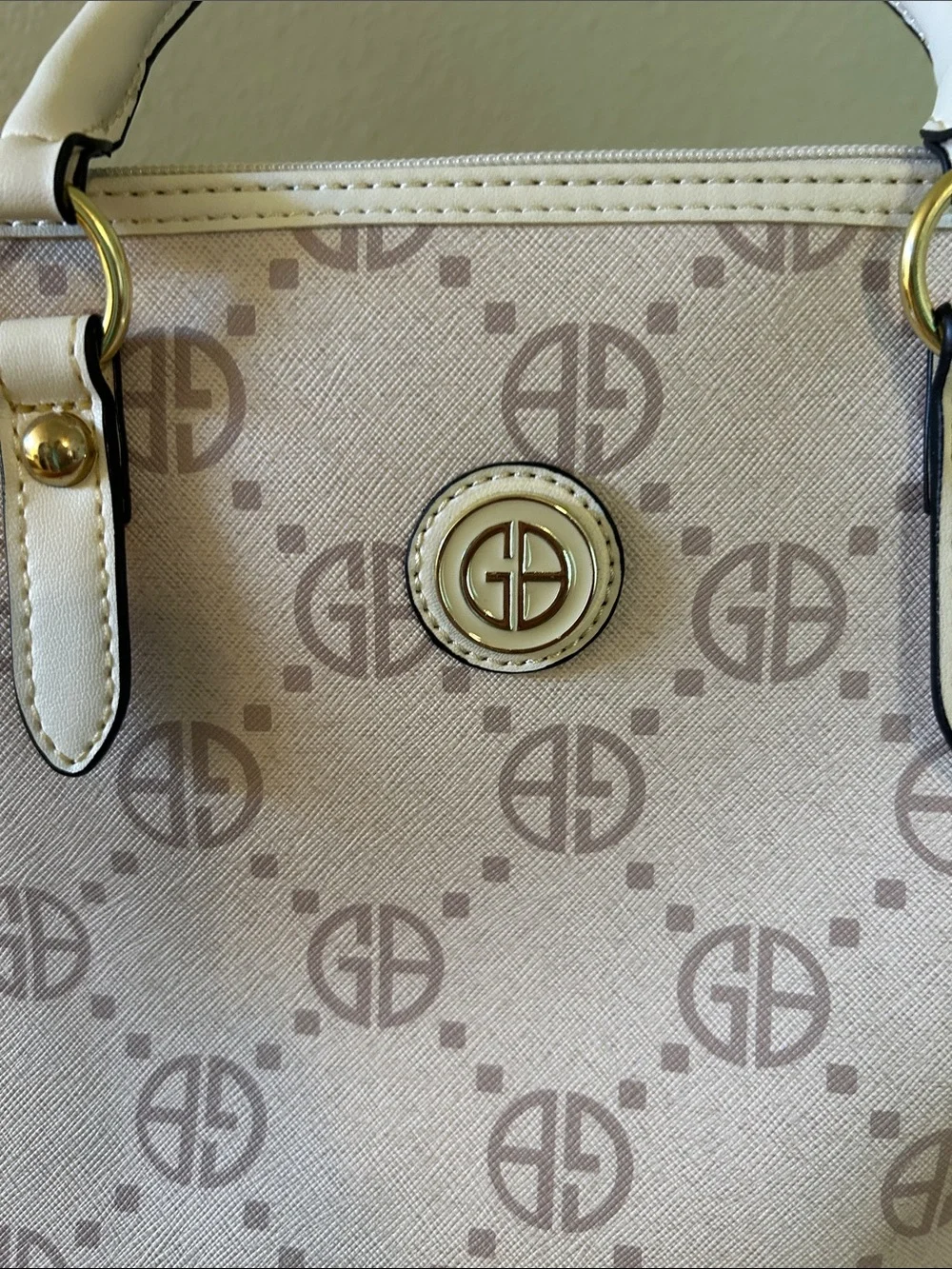 Giani Bernini stylish cream