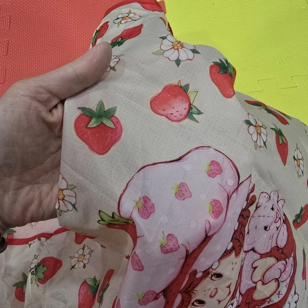 The Unbranded Brand vintage strawberry
