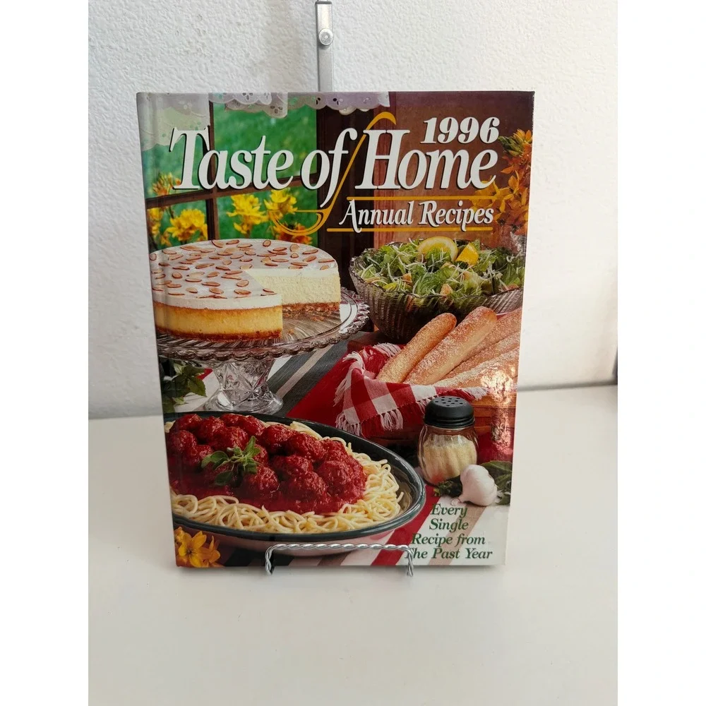 Taste of Home 1996 Annual Recipes Hardcover Cookbook 538‎ Recipes Vintage 90s