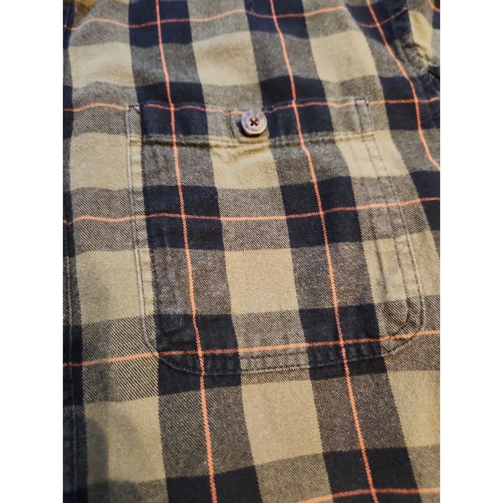Duluth Trading Co pockets includes
