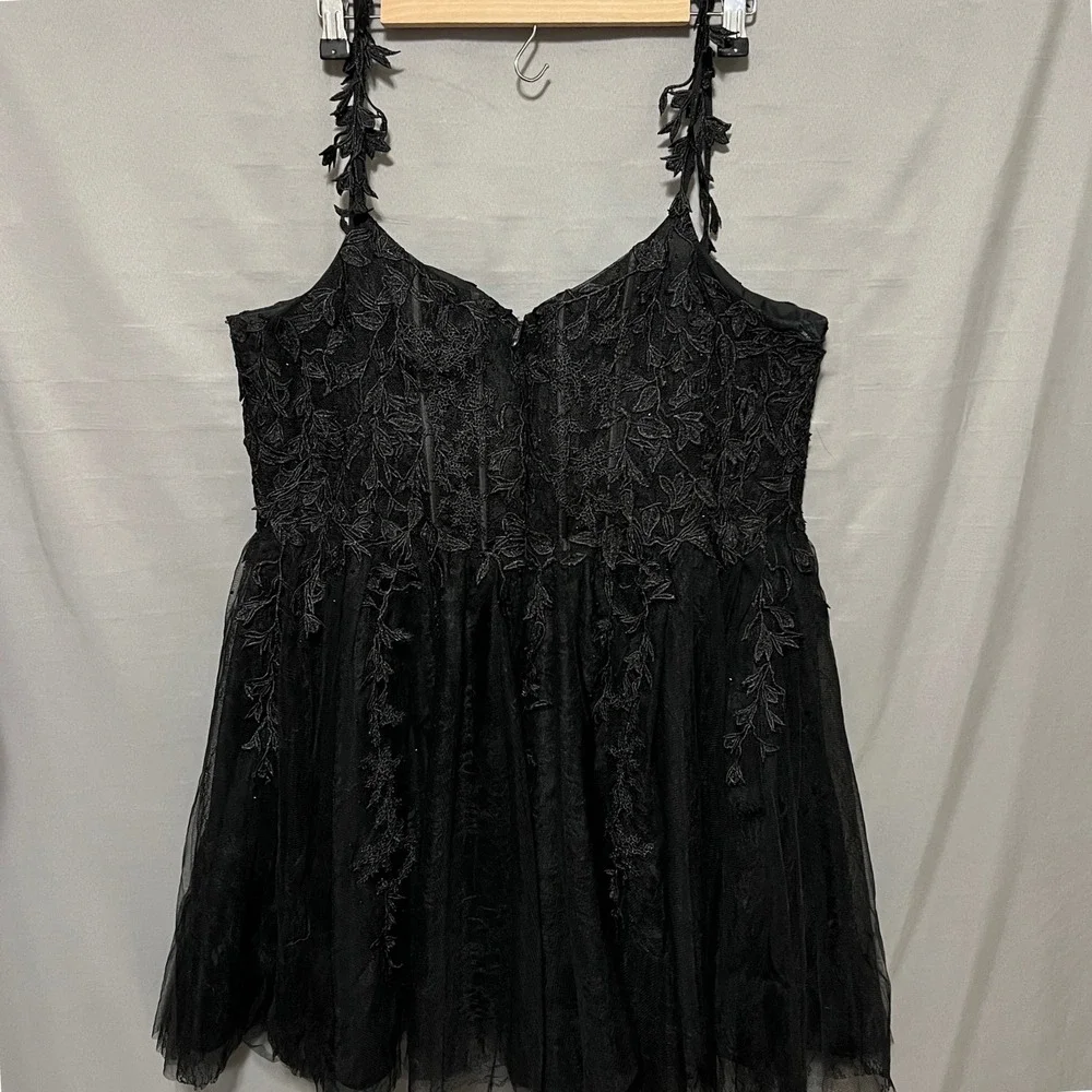N/A elegant black
