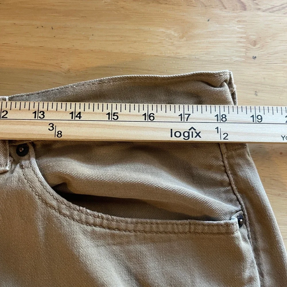 Levis tan fit measurements
