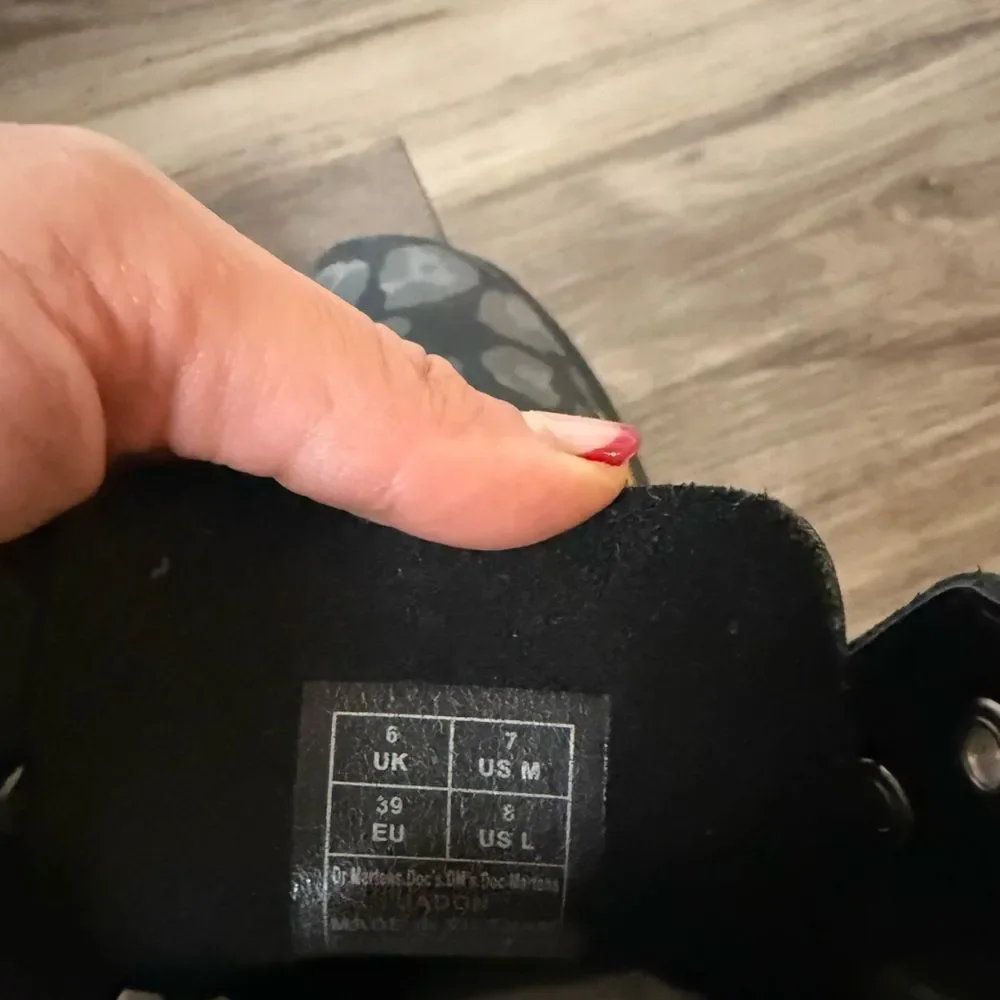Dr. Martens no box
