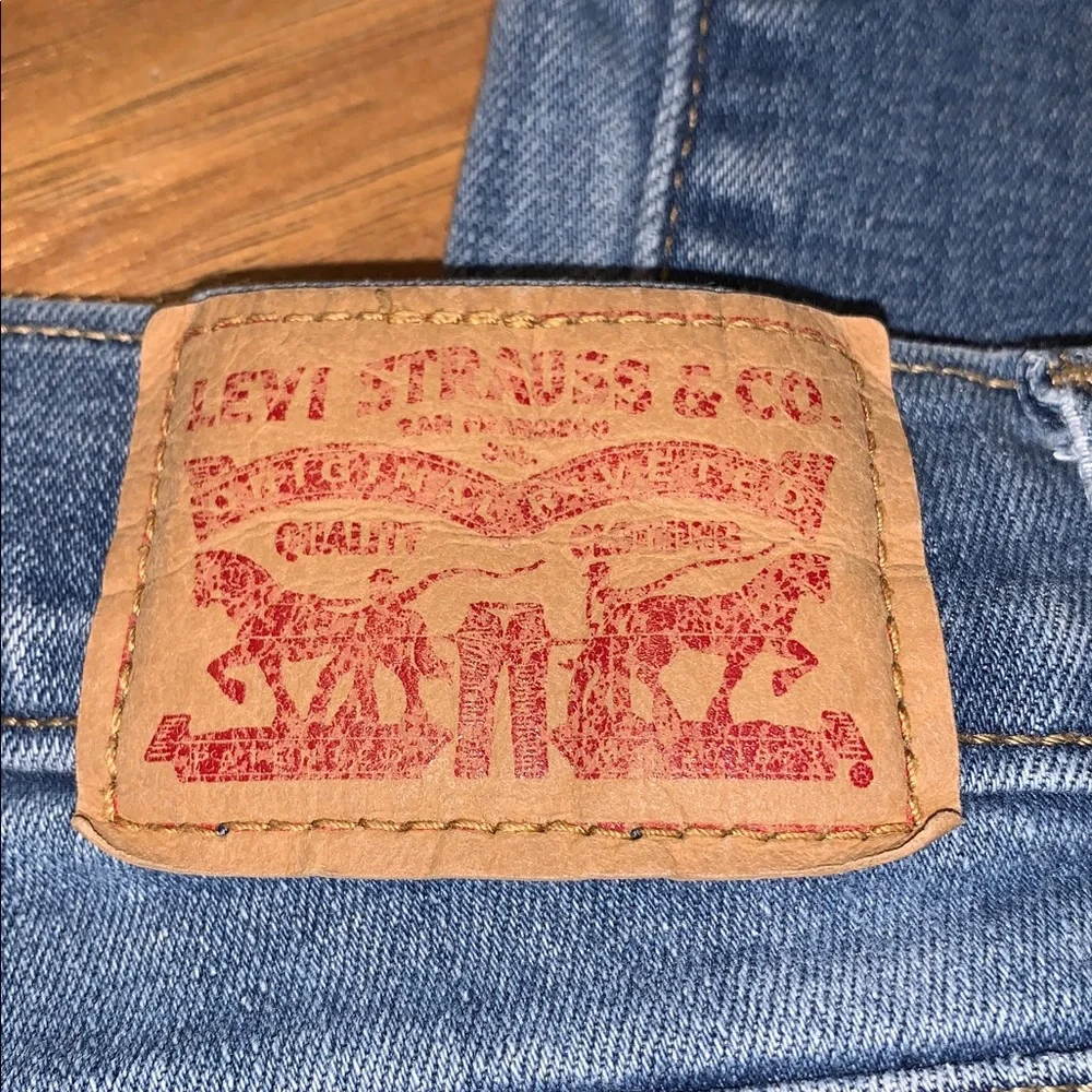 Levis timeless straight