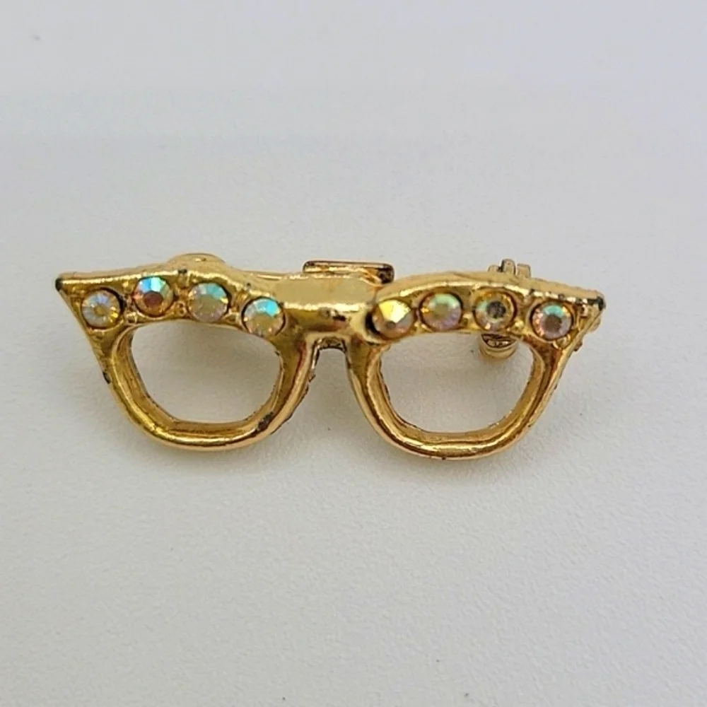 Vintage 1950 brooches
