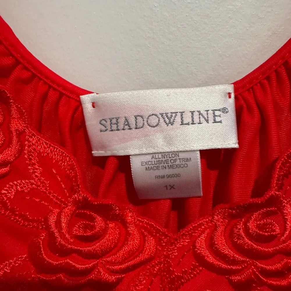 Shadowline Embroidered‎ Floral Nightgown Women Red size 1X Long Sleeve Nylon