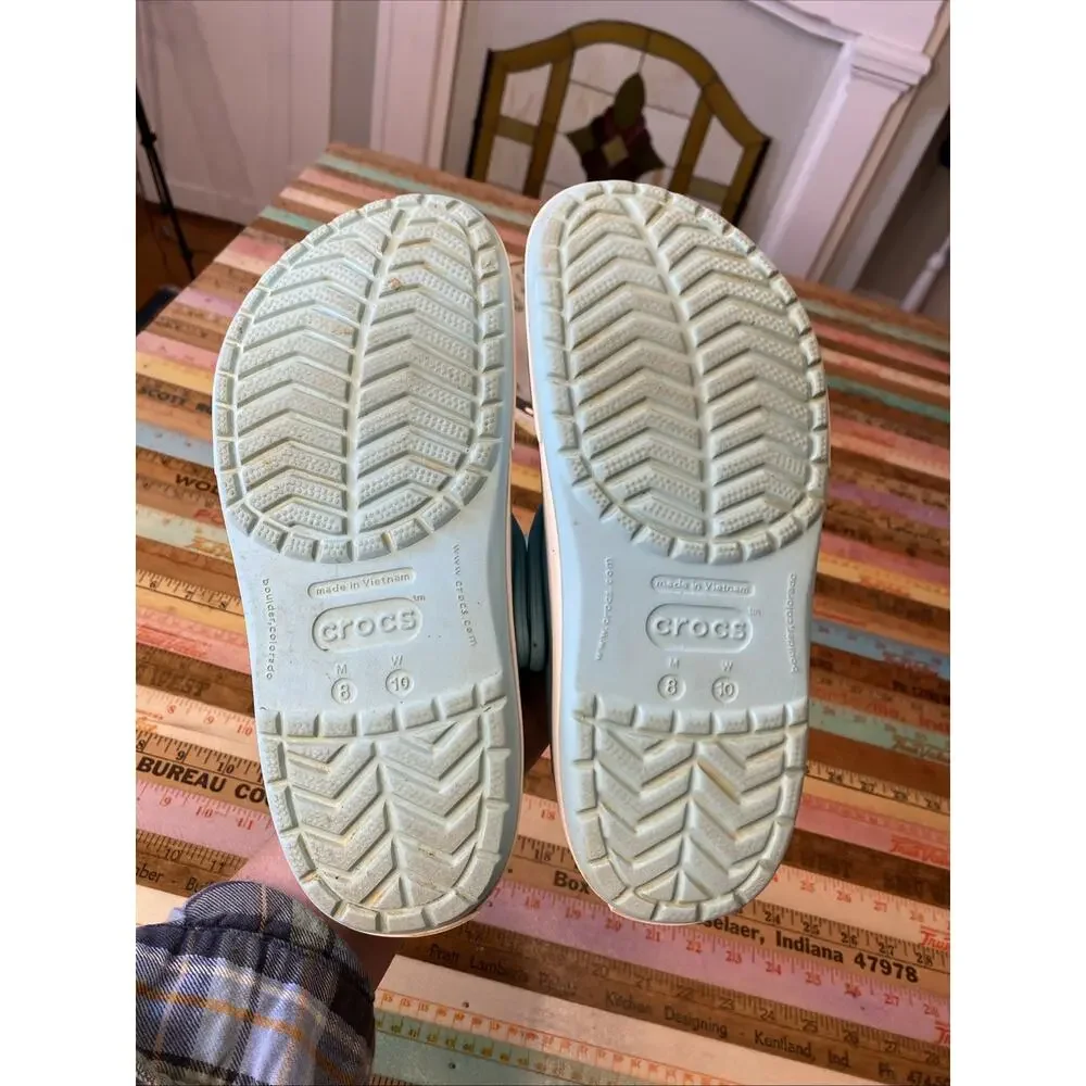 CROCS good preowned