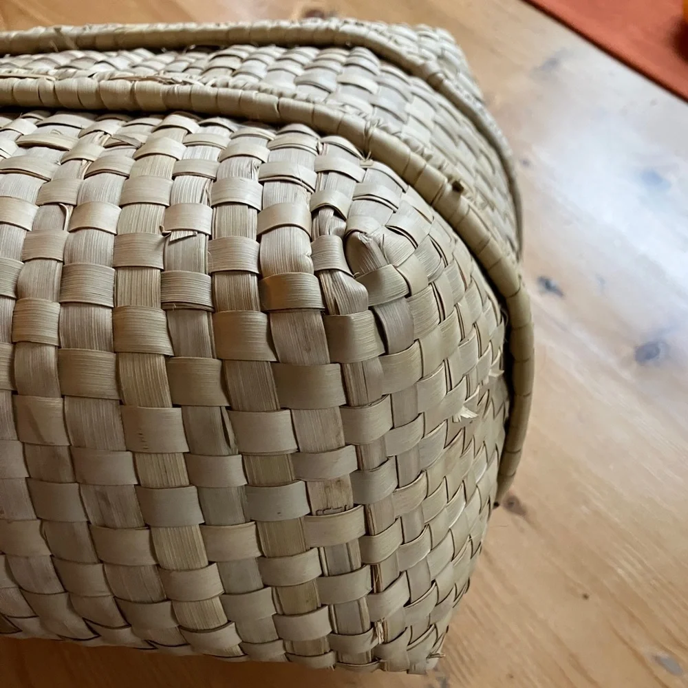 N/A woven tote