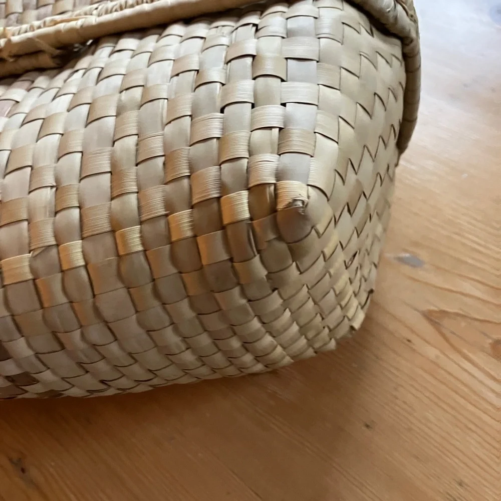 N/A woven tote