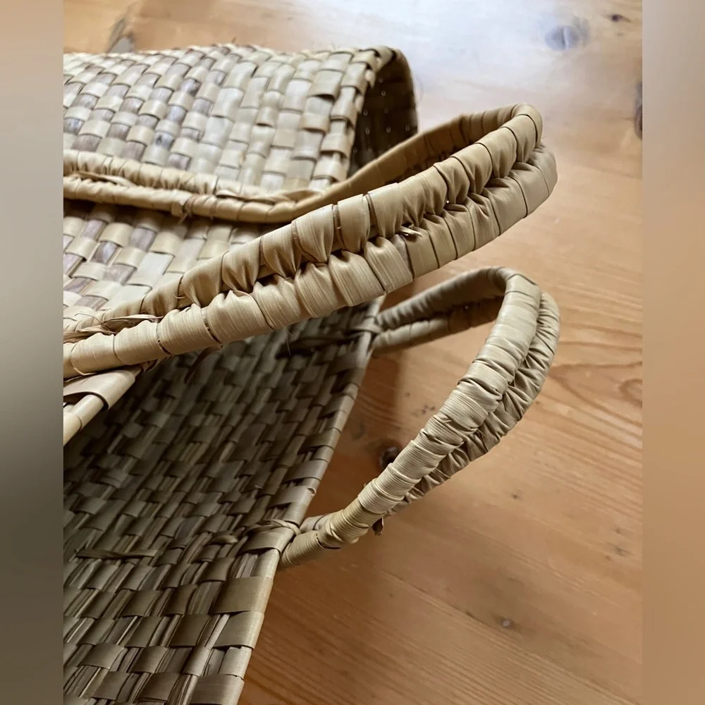 N/A woven tote
