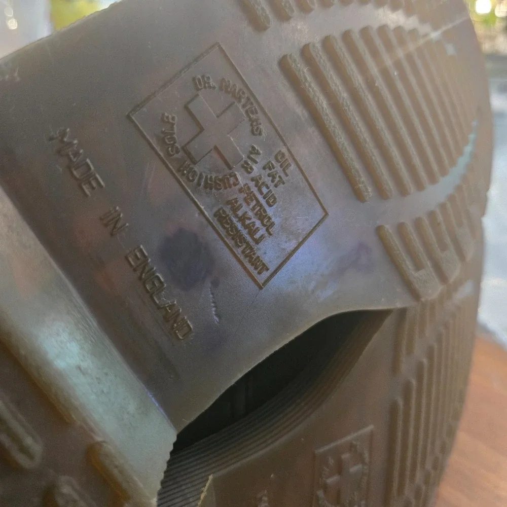 Dr. Martens **see marker