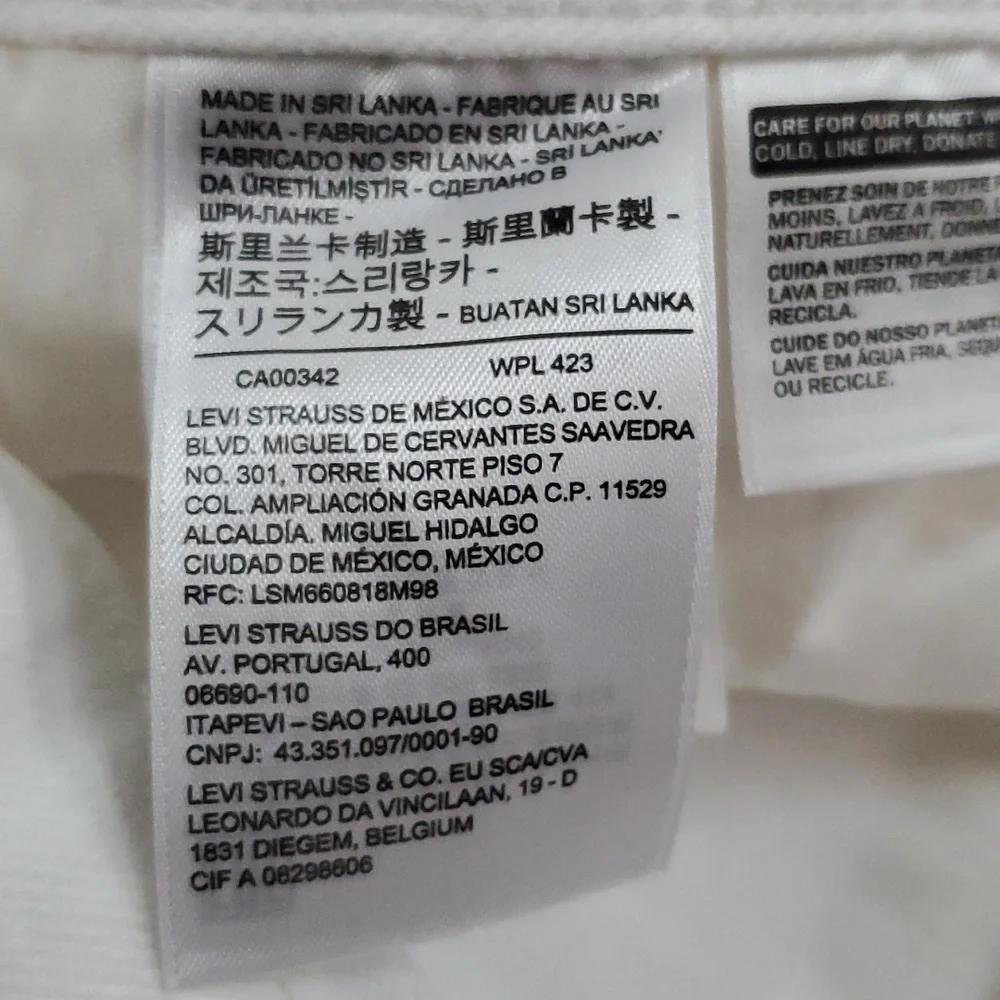 Levis levi 711