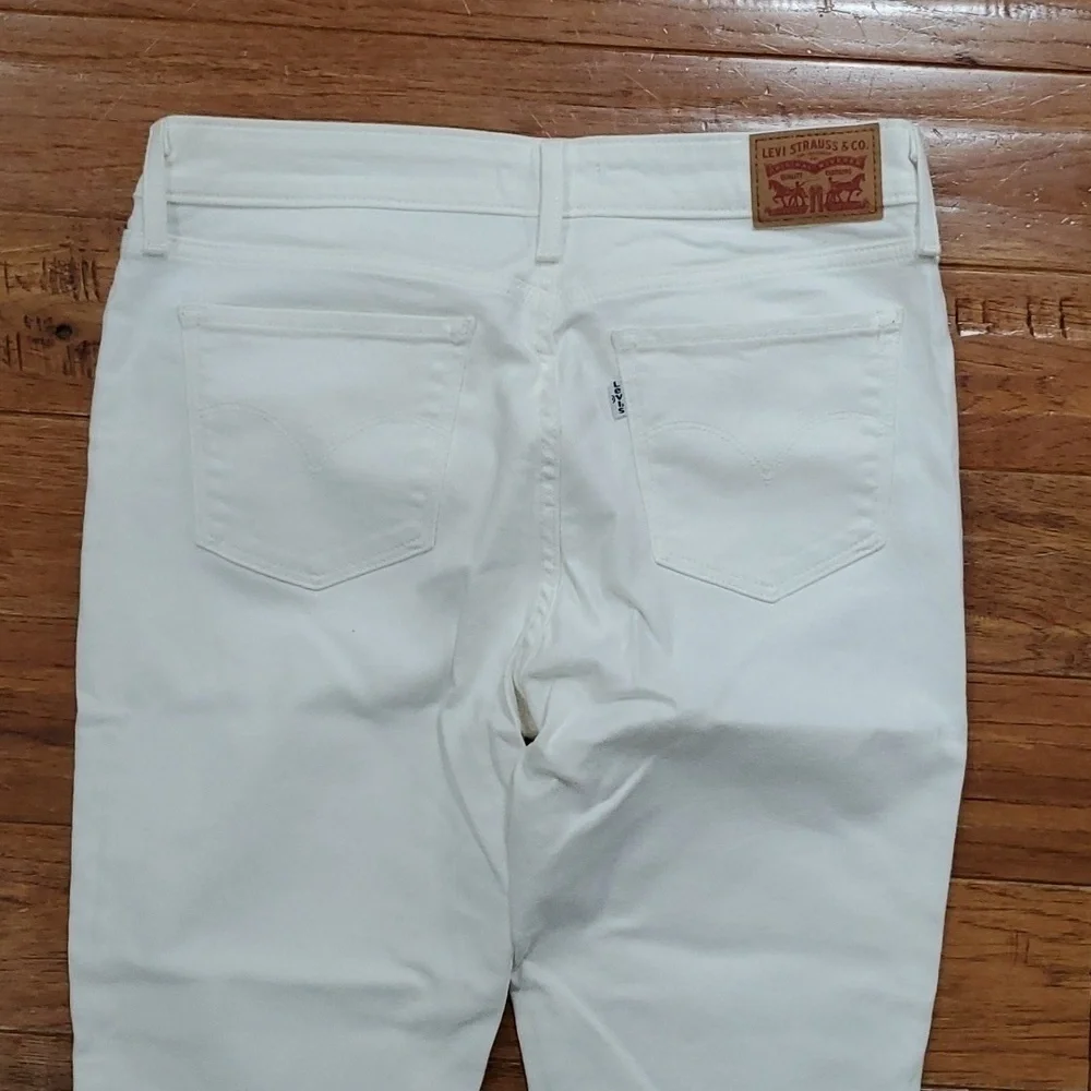 Levis levi 711