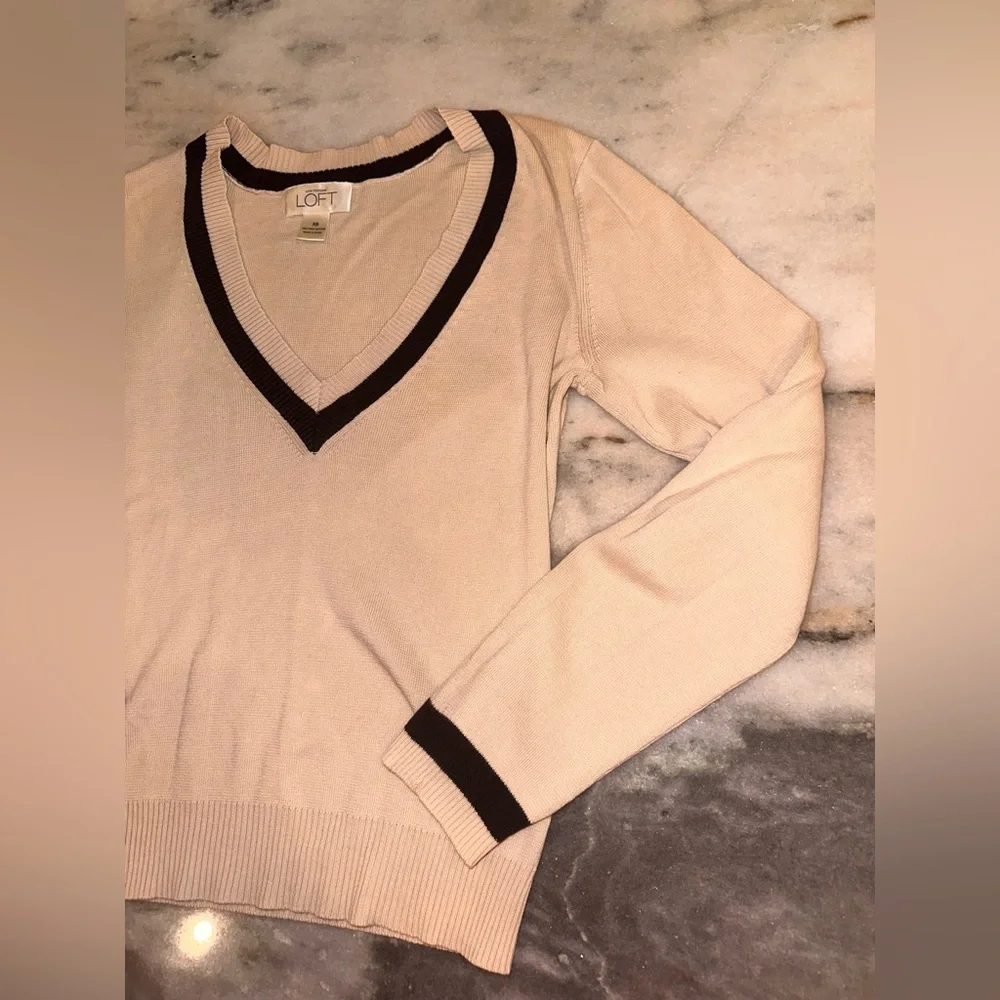 LOFT vneck beige