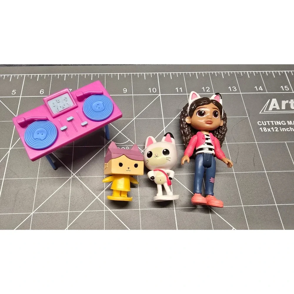 Gabbys Dollhouse Figure Lot Gabby Pandy Paws Baby Box DJ Turntable Toy Set