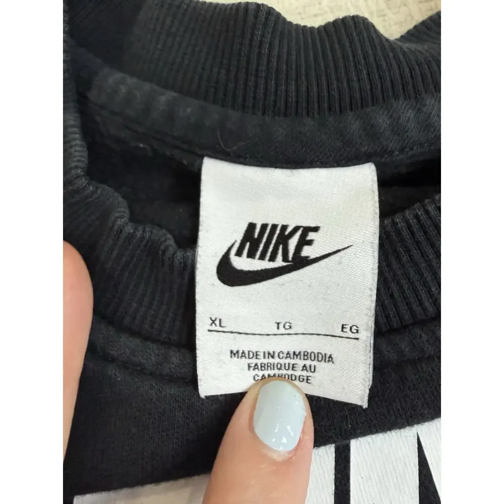 Nike men’s crewneck