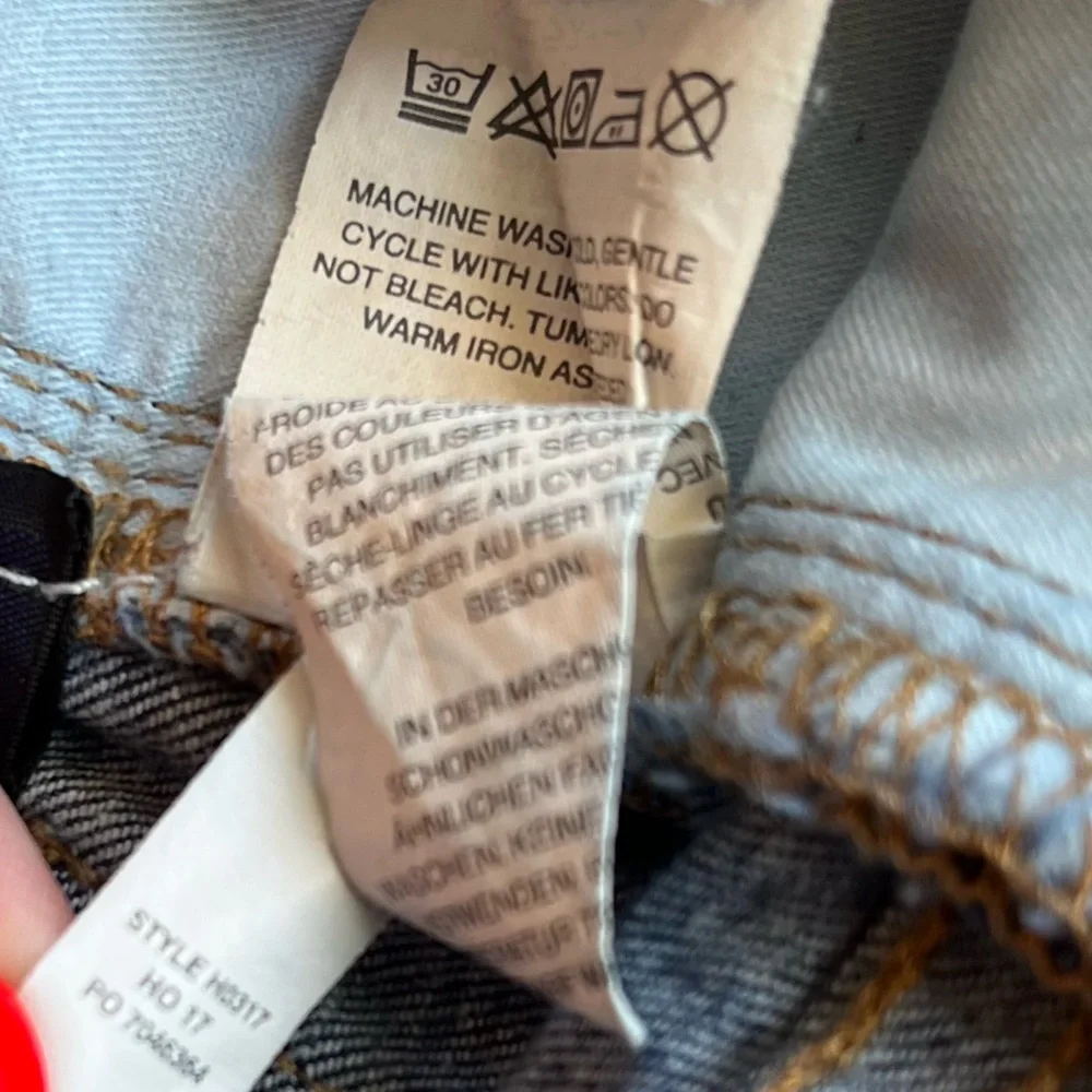 Madewell women’s distressed
