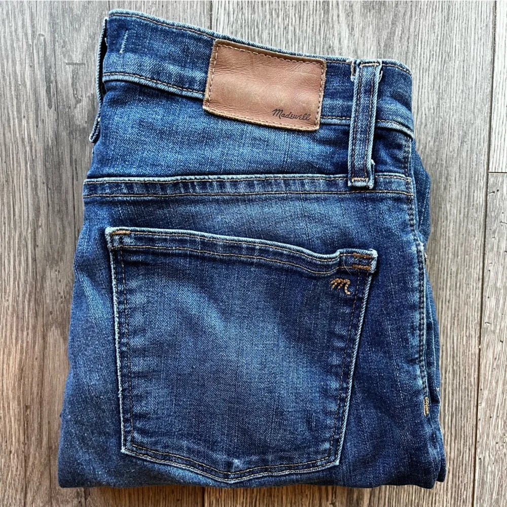 Madewell women’s distressed
