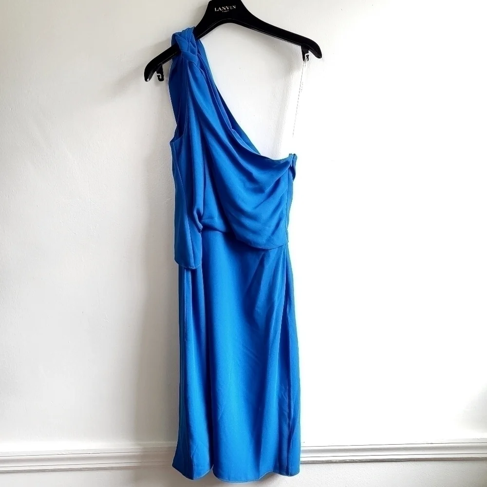 Halston Heritage details make