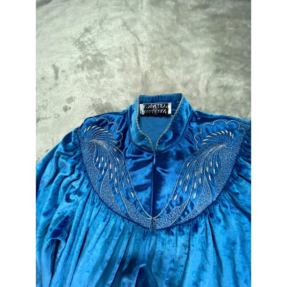 Vintage Gilligan O'Malley Maxi Robe Womens L Blue Velvet‎ Embroidered Nightgown