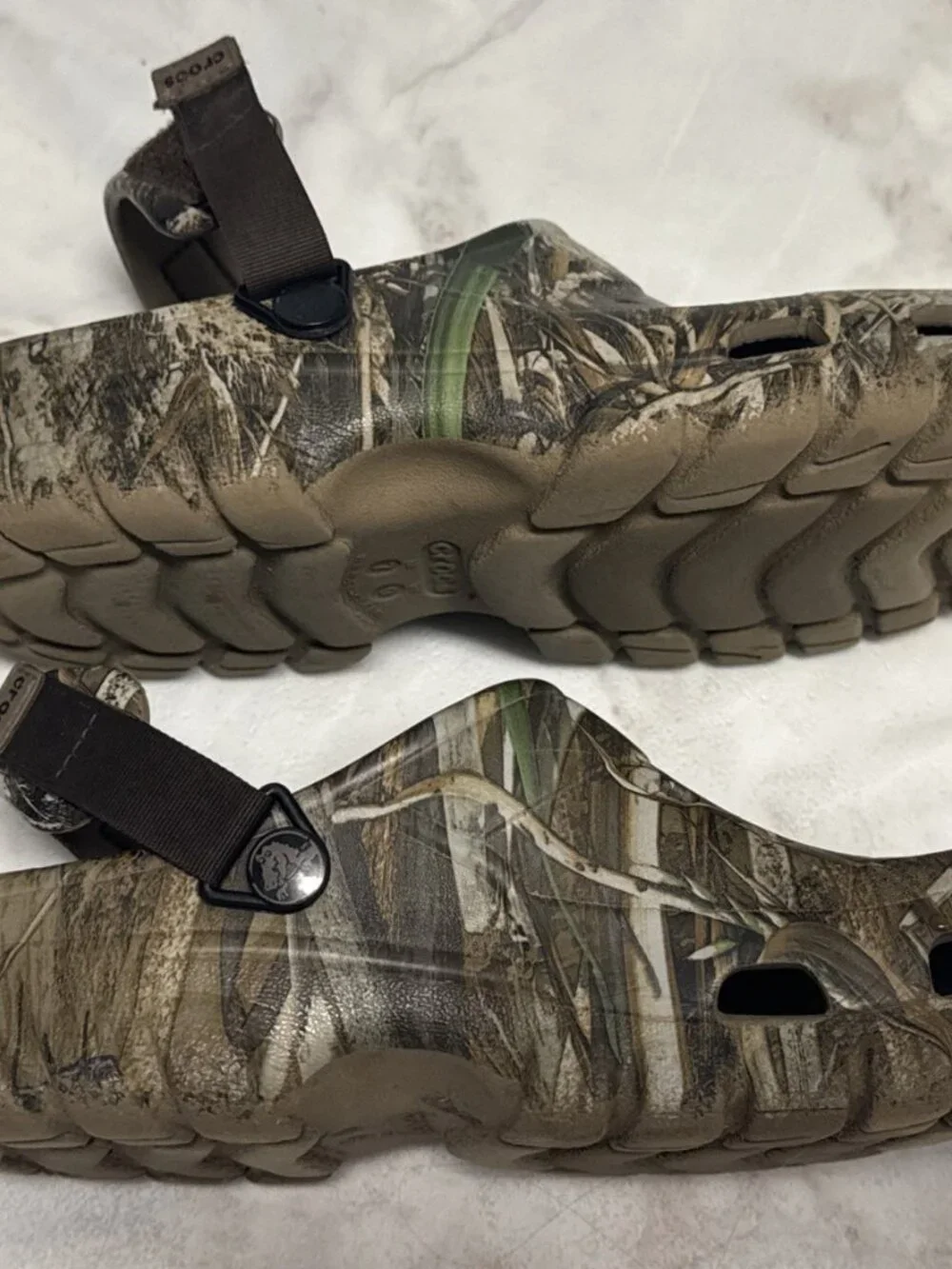 CROCS sandals realtree