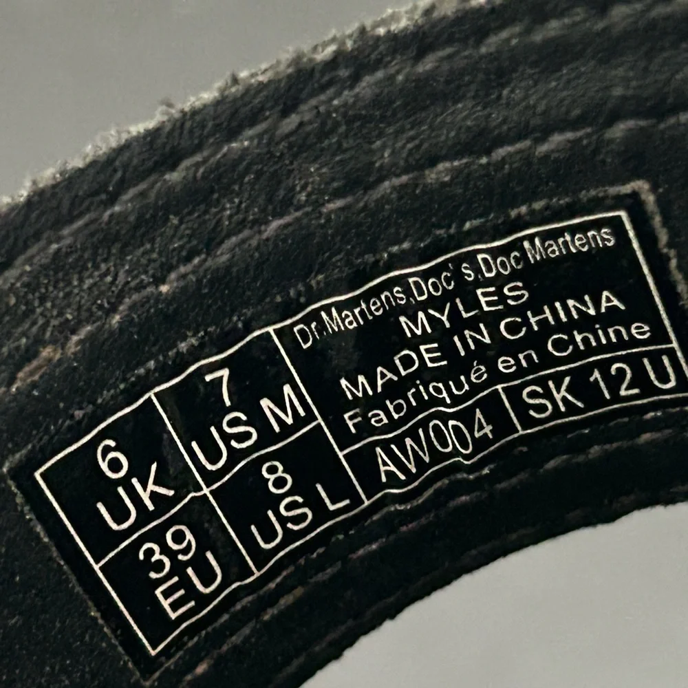Dr. Martens nwot= new