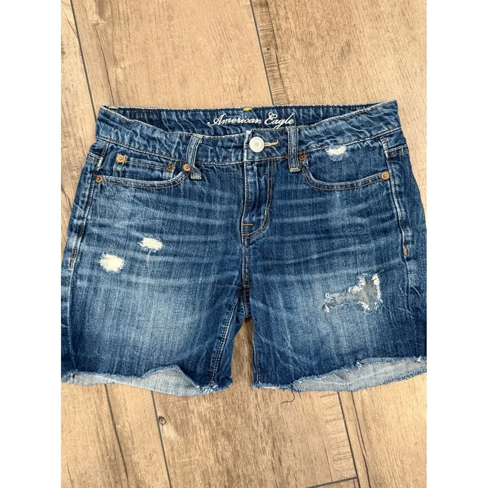 American Eagle Womens Distressed Denim Shorts Medium Wash Raw Hem Size 0