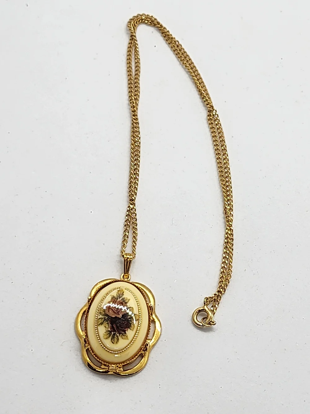 N/A elegant gold