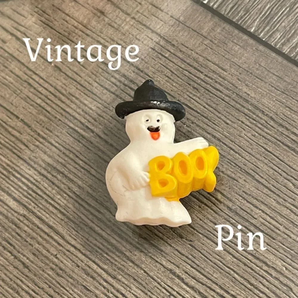 Vintage 1980’s Plastic Ghost Pin with Boo Sign