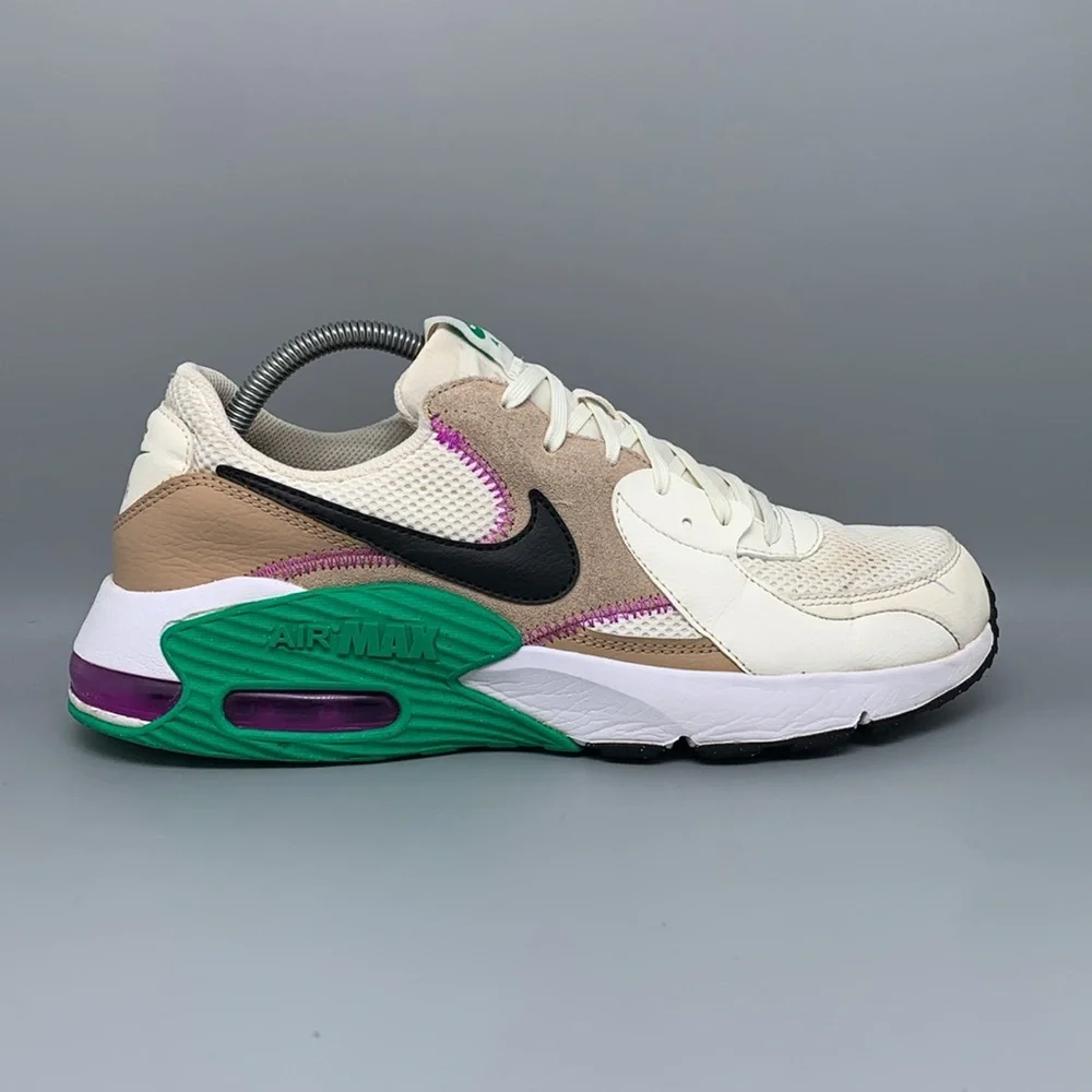 Nike shoe green by