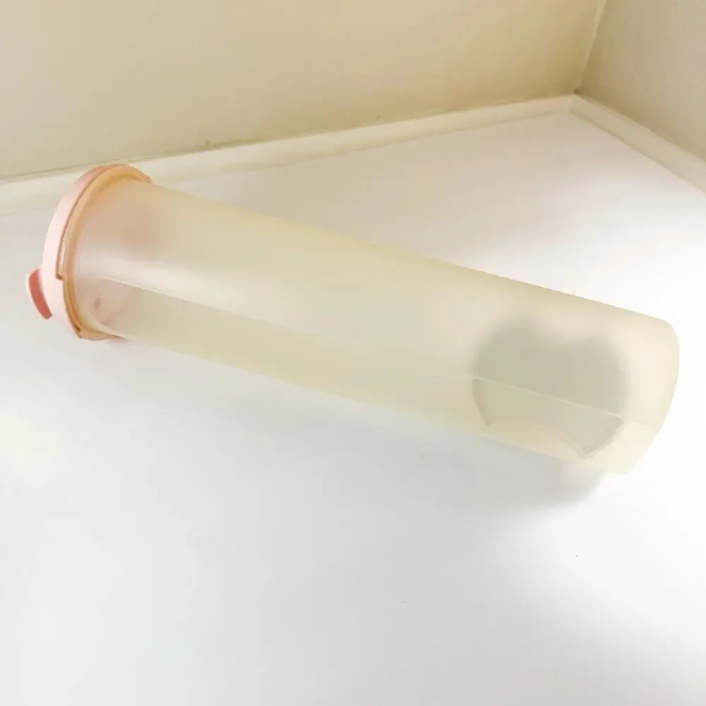 Tupperware pink split