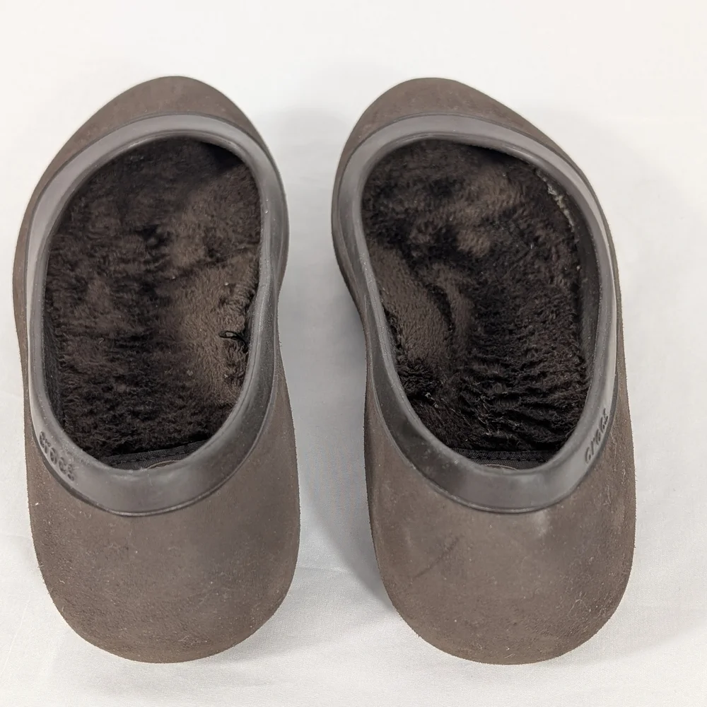 CROCS sleek versatile