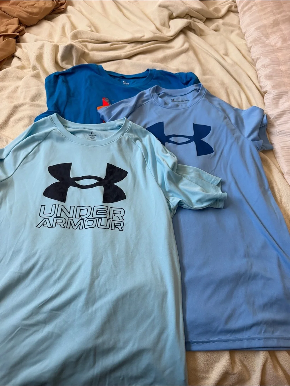 Boys under Armour tops