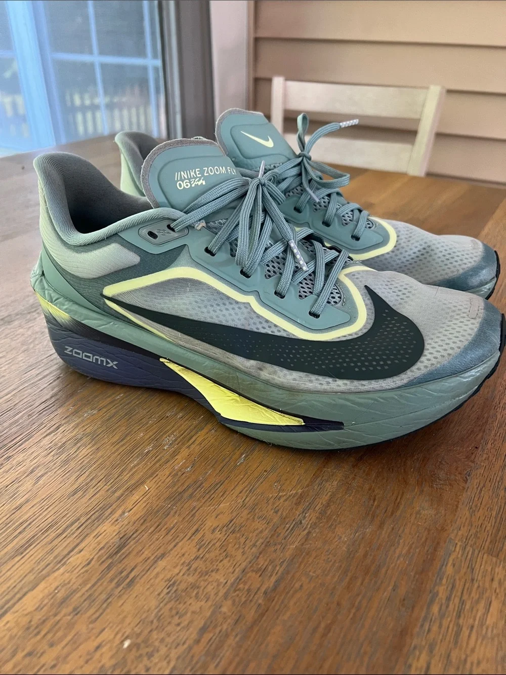 Nike Men’s Zoom Fly Sneakers in Light Green with Yellow Accents size 10.5